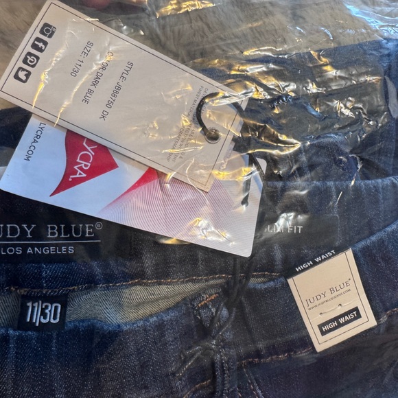 Judy Blue jeans - Picture 3 of 4